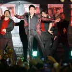 郷ひろみ、10月9日［トウキュウの日］に雨の新宿歌舞伎町に降臨