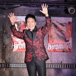 郷ひろみ、10月9日［トウキュウの日］に雨の新宿歌舞伎町に降臨