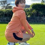 藤澤響花、スポーティーなゴルフウェアでファンを魅了！鍛えられた脚がイイ！！