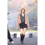 楓、ライダースジャケット＆ミニスカートでロック風のスタイリングで登場＜TGC フェス 山梨 2023＞