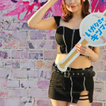 【動画】元まねきケチャ・宮内凛が黒ミニスカポリス風衣装で近代麻雀水着祭2023に登場！