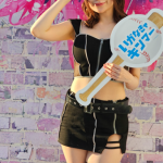 【動画】元まねきケチャ・宮内凛が黒ミニスカポリス風衣装で近代麻雀水着祭2023に登場！