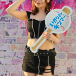 【動画】元まねきケチャ・宮内凛が黒ミニスカポリス風衣装で近代麻雀水着祭2023に登場！