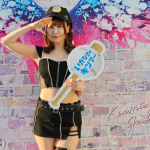 【動画】元まねきケチャ・宮内凛が黒ミニスカポリス風衣装で近代麻雀水着祭2023に登場！