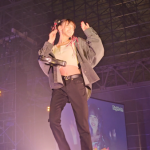 【動画】＠onefive・MOMO、SOYOらがへそ出しジーンズコーデでランウェイに登場！