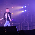 【動画】＠onefive・MOMO、SOYOらがへそ出しジーンズコーデでランウェイに登場！