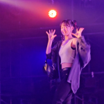 【動画】＠onefive・MOMO、SOYOらがへそ出しジーンズコーデでランウェイに登場！