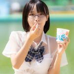 【写真特集】琴吹ゆず(RiNCENT♯)、正統派制服風水着にアンダーリムメガネをアクセントに可愛いが全開！！＜近代麻雀水着祭2023＞