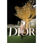 川栄李奈、ディオールのロゴの総柄ワンピをさらりと着こなす！＜DIOR HOLIDAY POP-UP＞