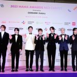 ＆TEAM、それぞれに着こなした黒いスーツ姿で登場！＜2023 MAMA AWARDS＞