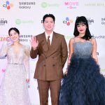 イ・ヘソン、ハンヘ、raral、MC3人が華やかな衣装でそろって登場！＜2023 MAMA AWARDS＞