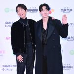 チョン・ギョンホ＆ユ・ヨンソク、全身ブラックコーデでそろえた衣装で登場！＜2023 MAMA AWARDS＞