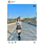フリーモデル・KM、引き締まったお腹＆美脚が眩しすぎるオフショット公開！