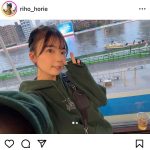 堀江りほ、きらきら水面をバックに爽やかな笑顔のオフショットを披露！
