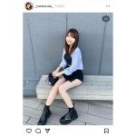 秦はるか、美脚＆お腹チラのミニスカートコーデが可愛すぎる！「もう無敵状態」のコメントも