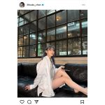 宮脇咲良、生足魅せ彼シャツ風ショットに賞賛の嵐！「とんでもねぇ」「女神サマなのよ」