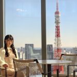 麻布台ヒルズ開業直前にJams Collection（ジャムズ）・一宮彩夏が可愛すぎる白×ピンクのワンピースでイチ早く登場！