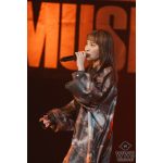 【ライブレポート】家入レオ、敏感な感情に熱をガツンと描き加え歌う姿が、気持ちを嬉しく奮い立てた。＜ARTISTS LEAGUE Presents... MUSIC TRIBE＞