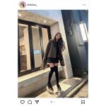 椚ありさ、抜群スタイル映えるミニスカ＆ニーハイ姿披露！「今年はニーハイたくさん履きたいな〜」