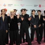 INI、洗練されたブラックのスーツで登場で会場大盛り上がり！＜2023 MAMA AWARDS＞