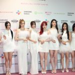 【動画】Kep1er、全身ホワイトコーデでレッドカーペットに登場！＜2023 MAMA AWARDS＞