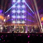 【ライブレポート】LE SSERAFIM、切れ味鋭いパフォーマンスで観客を魅了！熱い投げキス披露し会場を沸かせる＜2023 MAMA AWARDS＞