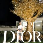 堀田茜、ディオールの大人可愛いミニスカコーデで登場！＜DIOR HOLIDAY POP-UP＞
