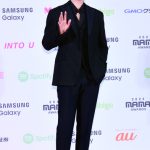 Lee Joon-hyuk（イ・ジュニョク）、全身ブラックの洗練されたスーツ姿で登場！＜2023 MAMA AWARDS＞