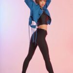 最上もが、圧巻の曲線美披露！クールな「ひねりショット」に絶賛の嵐！