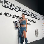 みちょぱ、大胆全身デニムコーデで「ベストジーニスト」発表会に登場！夫・大倉士門から祝福のコメントも