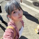 宮脇咲良、へそ出し＆サングラスのイケすぎスタースタイルでファンを圧倒！「君が主人公だ！」の声