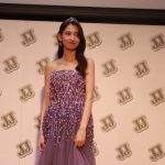 【写真特集】奇跡の9頭身美女・黒木麗奈、美スタイル際立つパープルのドレスでランウェイに登場！＜JJモデルオーディション2023＞