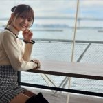 元AKB48 Team8・福留光帆、ギンガムチェックのミニスカコーデで人生初のWWSインタビュアーに挑戦！〈みなとみらいコレクション 2023〉
