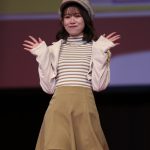 元AKB48 Team8・服部有菜、美脚あらわな秋冬ミニスカコーデでランウェイに登場！〈みなとみらいコレクション 2023〉