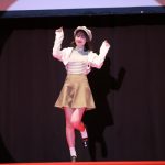 元AKB48 Team8・服部有菜、美脚あらわな秋冬ミニスカコーデでランウェイに登場！〈みなとみらいコレクション 2023〉