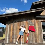 藤澤響花、ゴルフクラブでの小顔ポーズオフショットに絶賛の声！