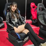 【動画】dela・後藤ひなの、セクシーなブラックコーデでミニスカから美脚披露＜名古屋モビリティショー＞