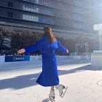 タレント＆モデル・本田望結、青いロングコート姿でスケートリンクに登場！可憐な滑りで観客魅了