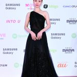 コ・ミンシ、美しすぎる肩出しブラックドレス姿で登場！＜2023 MAMA AWARDS＞
