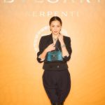 米倉涼子、ブルガリの特別なエメラルドのペンダントとブレスレットを纏って登場！〈ブルガリ セルペンティ 75周年 時代を超えて紡がれる無限のストーリー展〉