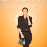 米倉涼子、ブルガリの特別なエメラルドのペンダントとブレスレットを纏って登場！〈ブルガリ セルペンティ 75周年 時代を超えて紡がれる無限のストーリー展〉