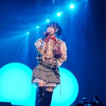 ano、変化自在なライブを繰り広げる！〈バズリズム LIVE 2023〉