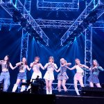 NiziU、大輪の花のような華やかなライブを繰り広げる！〈バズリズム LIVE 2023〉