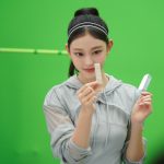 NewJeansが、初めて出会ったイタガムをかんで新しい自分に！メガヒット曲「OMG」起用の新TVCM