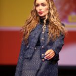 藤木そら、ラテ肌全開の華やかルックで圧倒的な存在感！〈みなとみらいコレクション 2023〉