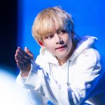 BTS・V、韓国地上波番組の字幕版を11/22より一挙公開！初のソロアルバム「Layover」から、「Slow Dancing」と「Rainy Days」を披露！