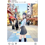 フリーモデル・KM、チェックのミニスカに黒ブーツで美脚が際立つ一枚を披露！