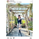 フリーモデル・KM、黒白のチェックスカートに黒のブーツでスタイルの際立つ一枚を披露！