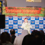 岡田奈々、大阪のクリスマスイベントで点灯式＆スペシャルライブ