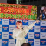 岡田奈々、大阪のクリスマスイベントで点灯式＆スペシャルライブ